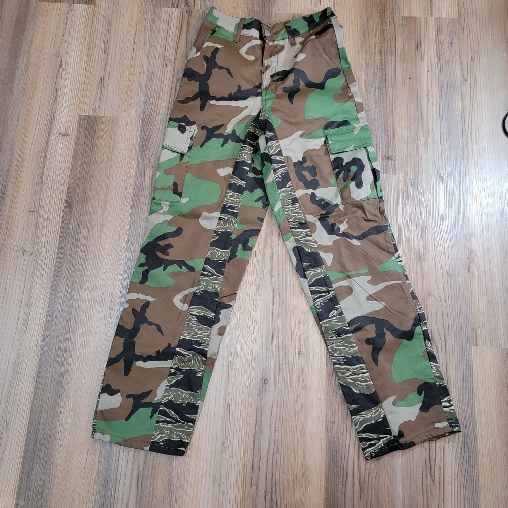 Womens Black Army Green Camo Pants  Juniors Size Small  Pockets 26"×28"